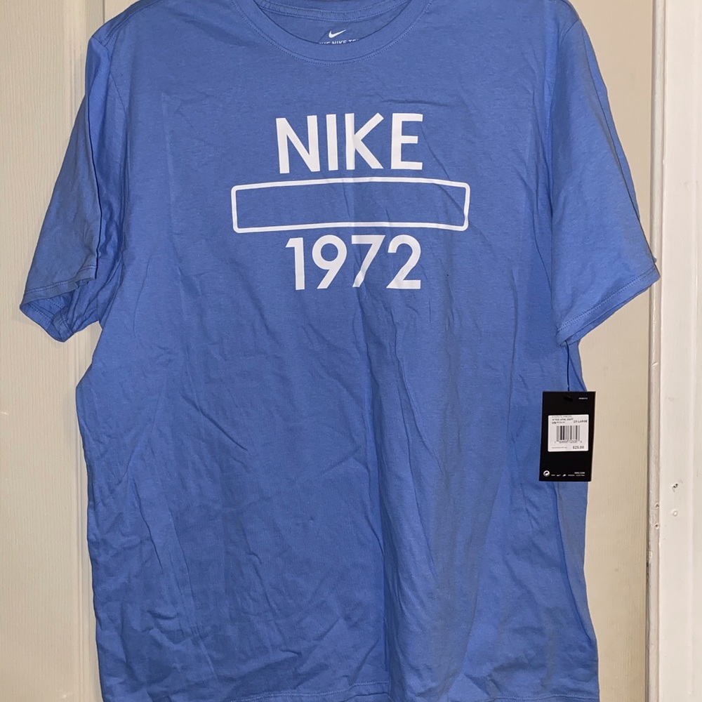 Nike T-shirt NWT blue